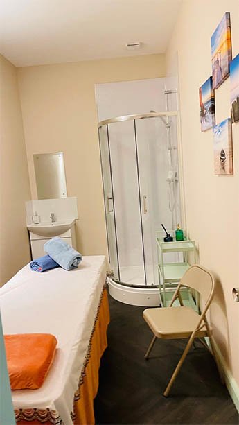 evergreen room with shower
